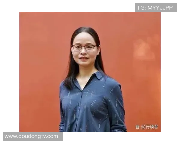 攀岩之路上的深度对话：陈娜的挑战与成长故事